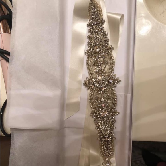 Never worn- Untamed petals ivory dress belt - Picture 1 of 1
